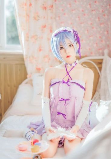欧美模特牛仔外套街拍_BD免费在线播放